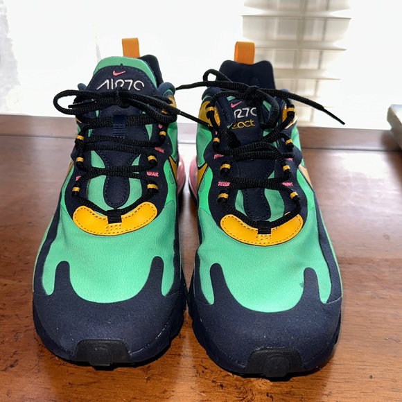 Women’s Airmax 270 React - Picture 2 of 4